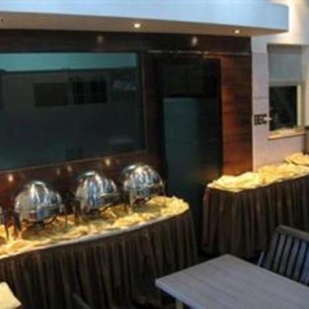 Mervit Hotel Padang  Exterior foto